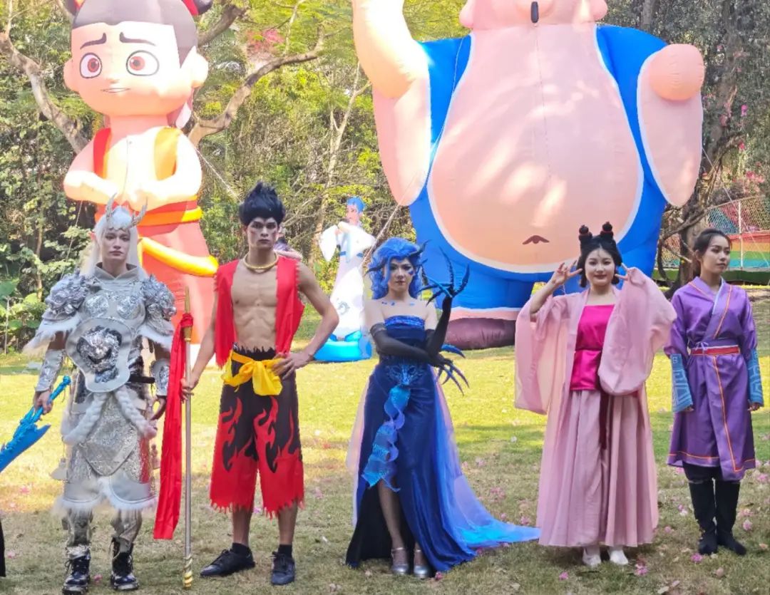 https://qnimg.zowoyoo.com/img/297392/1745376245482.jpg 五一特惠!【青青世界】59.9元起抢五一预售哪吒成人/亲子门票!5月可任选一天入园!奇幻青青,哪吒降临!哪吒主题沉浸活动~