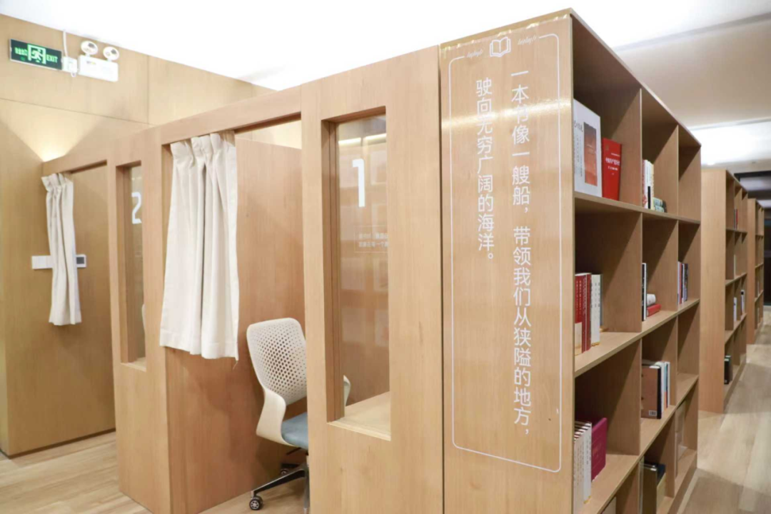 有咖啡、健身房，还免费？实测龙华宝藏自习室